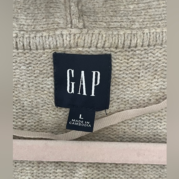 GAP Soft Oatmeal VNeck ButtonUp Cardigan Size Large - Picture 3 of 6
